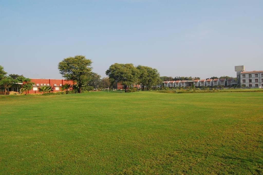 Cambay Sapphire, Gandhinagar Hotell Exteriör bild
