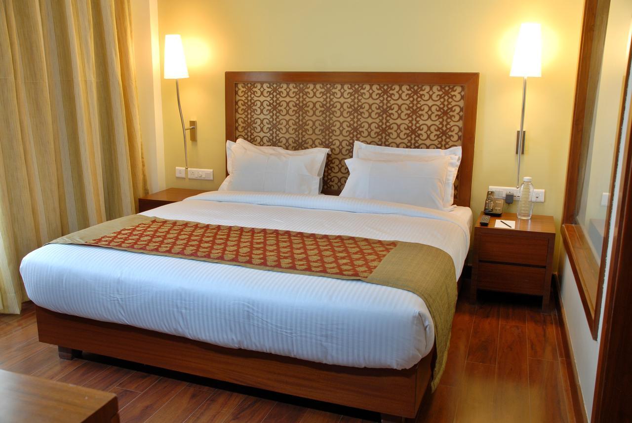 Cambay Sapphire, Gandhinagar Hotell Exteriör bild