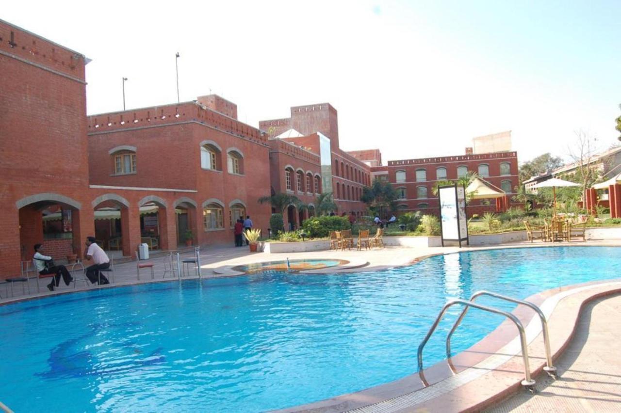 Cambay Sapphire, Gandhinagar Hotell Exteriör bild